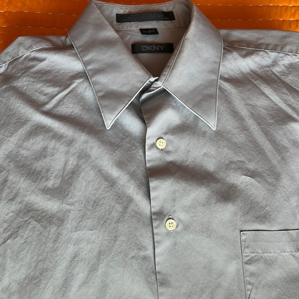 DKNY men’s cotton light gray blue long sleeved dress shirt one pocket L 16 34/35